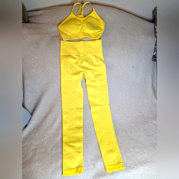 Cute matching yellow sports bra and leggings nwot exec-fit size XS - Picture 1 of 4